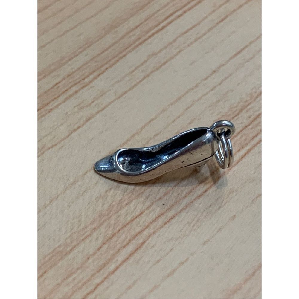 Classic High Heel Enclosed Shoe Sterling Silver Jewelry Charm #shoe collector